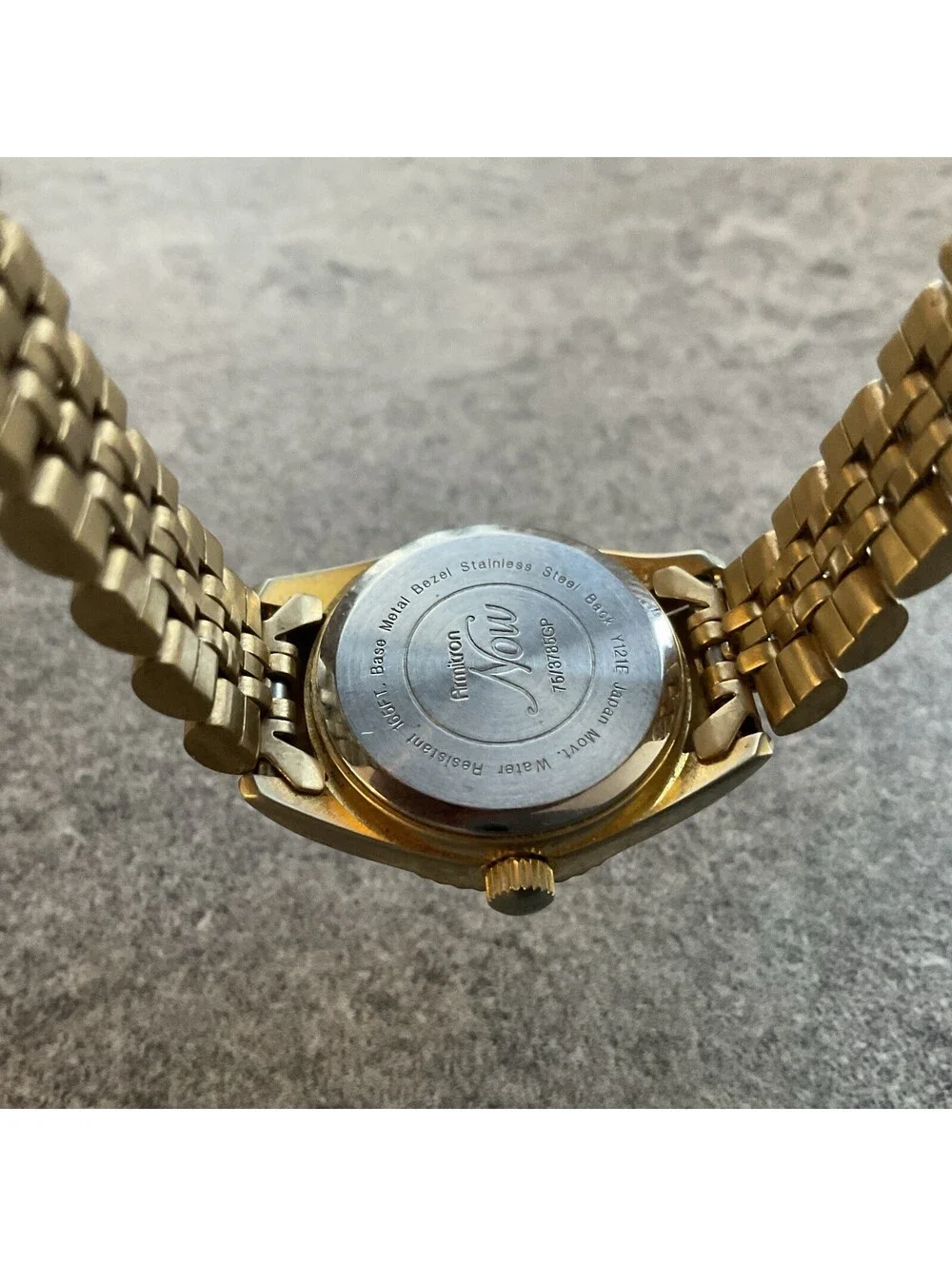 Vintage Armitron Womens Watch 24mm Gold Tone Case W/Fluted Bezel Jubilee Band A8
